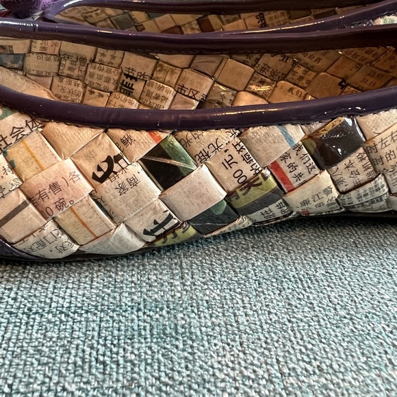 Wingtip flats made of recycled Asian newspaper. - Picture 2 of 5